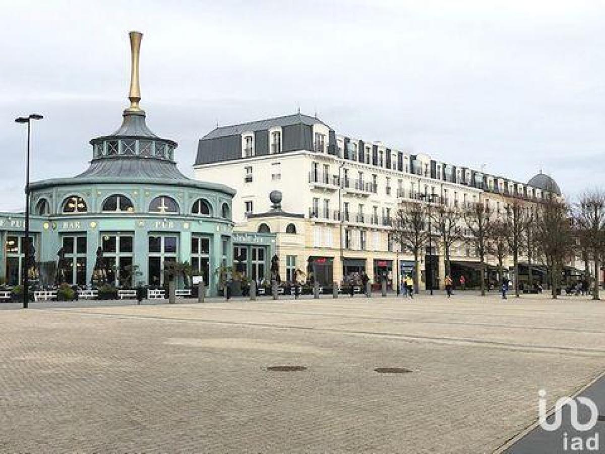 Studio à condo à Serris, France No. 24623
