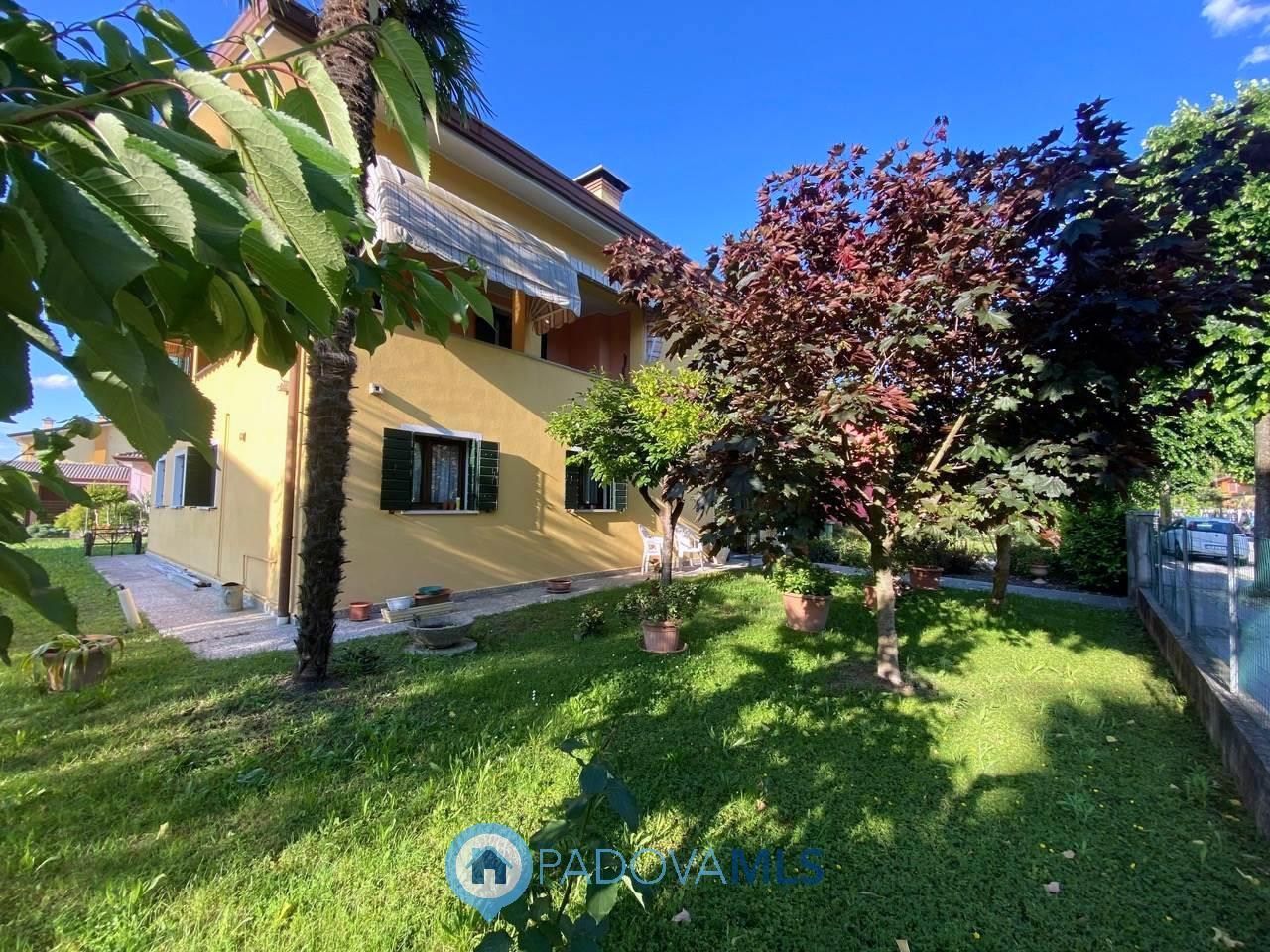 8غرفة منزل في Due Carrare, Italy رقم 29977