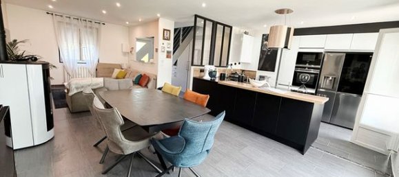 4 bedrooms House in Le Plessis-Belleville, France No. 300648 3