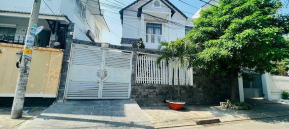 168m² Townhouse in District 7, Vietnam No. 9688 4