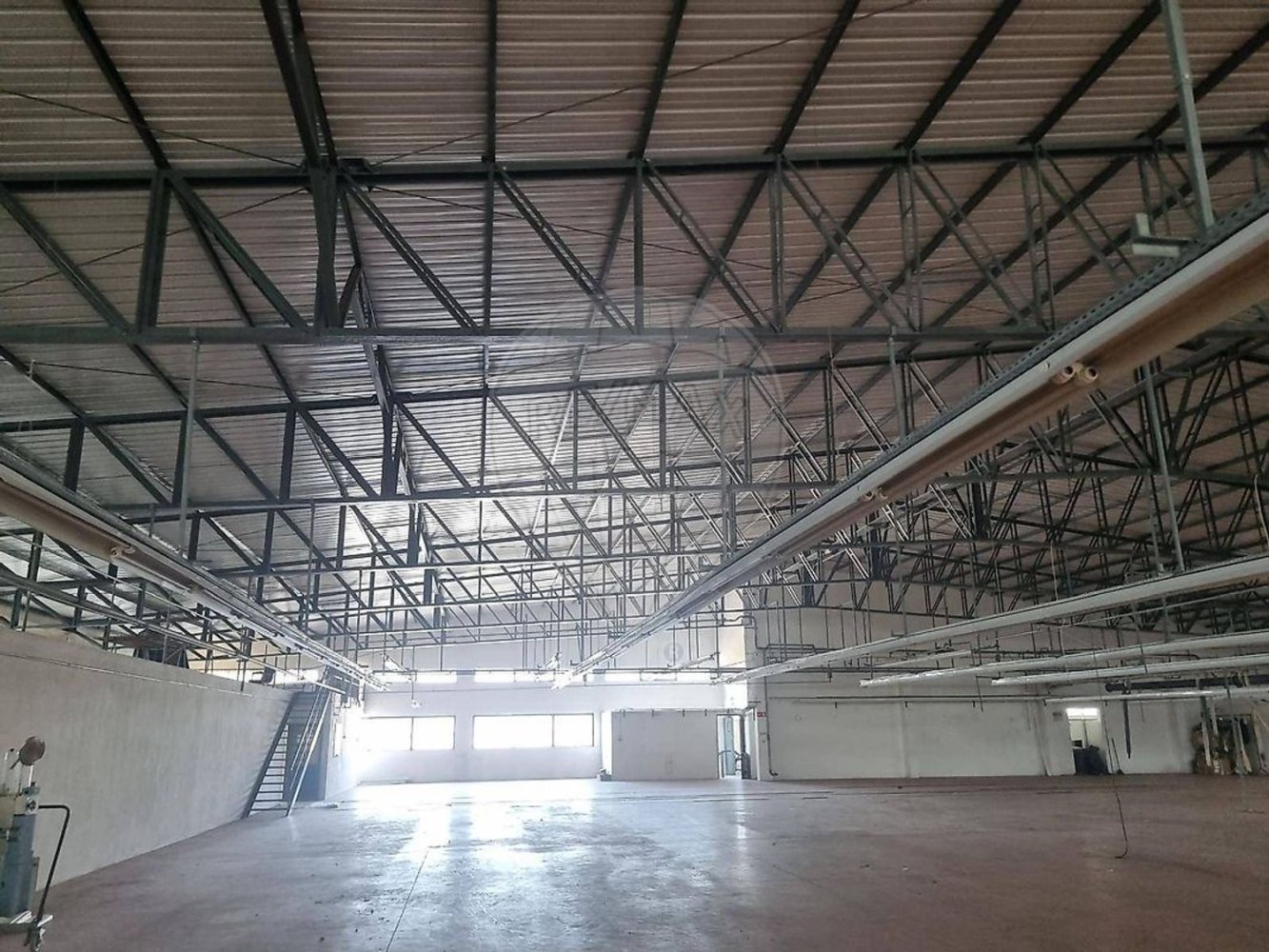 8900m² Warehouse in Sao Mamede, Portugal No. 355049
