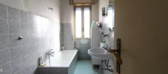 4 rooms Apartment in Caserta, Italy No. 239001 26