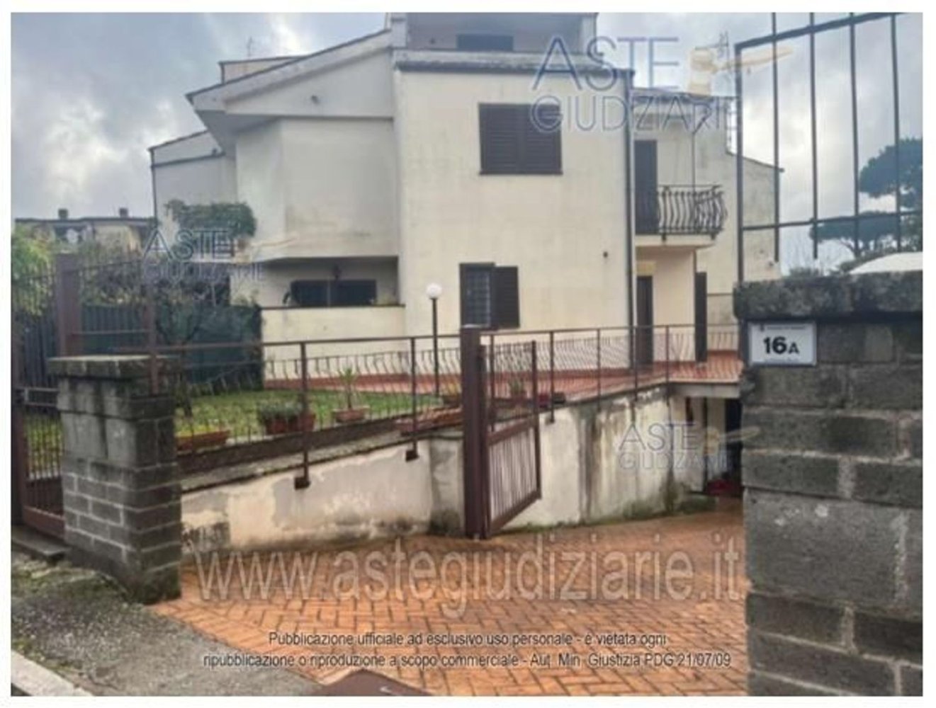 5 bedrooms Apartment in Lariano, Italy No. 321093