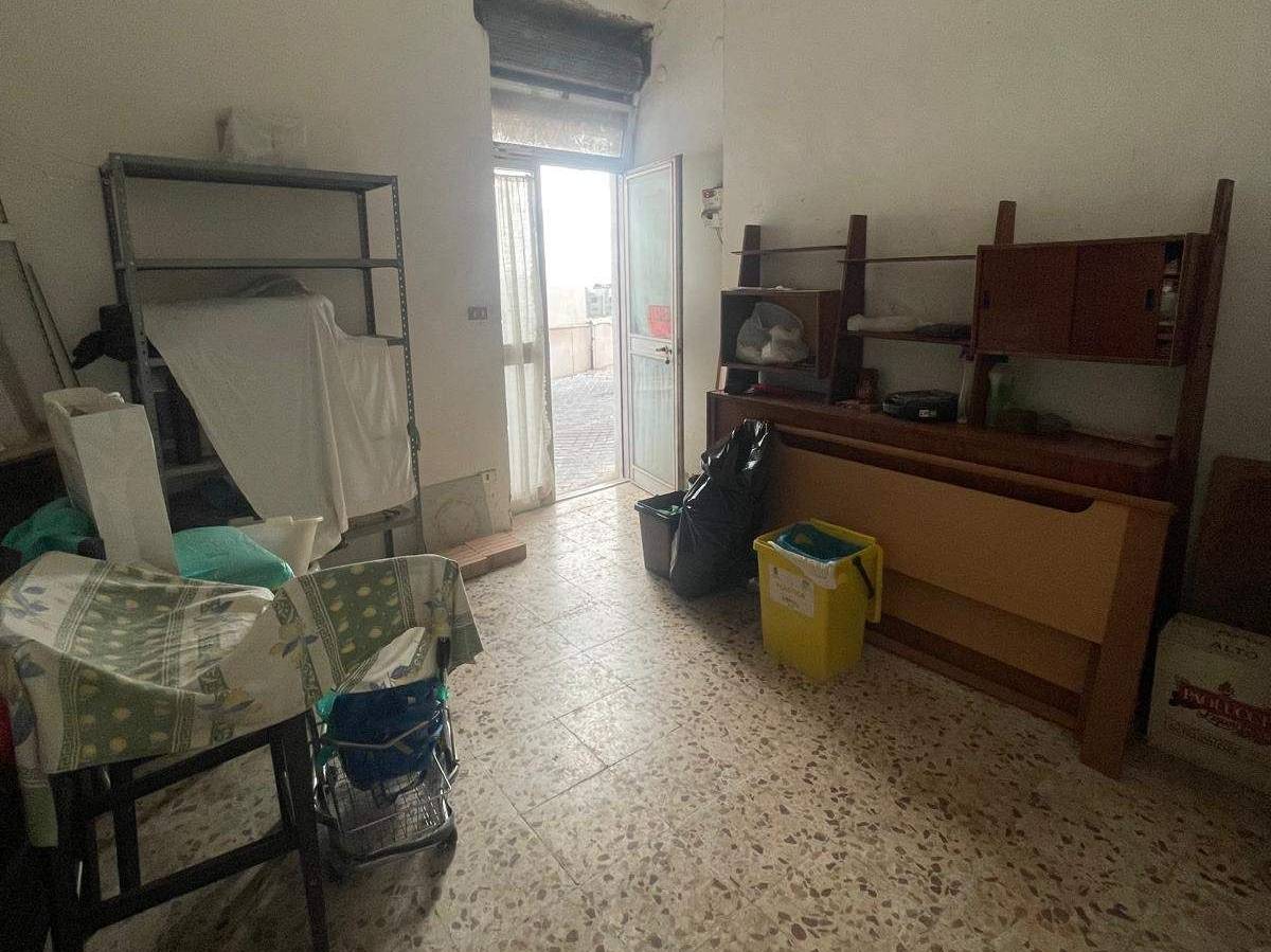 2-Zimmer Gewerbliche Immobilie in Ischitella, Italy, Nr. 28104