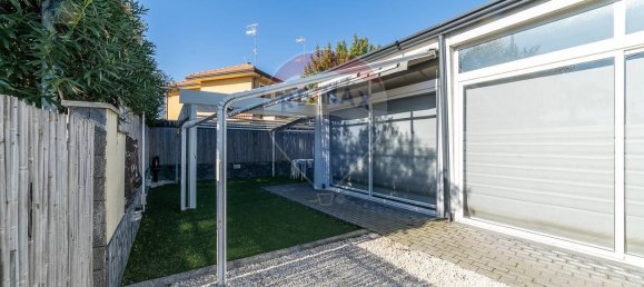 2 rooms Commercial property in San Giovanni la Punta, Italy No. 58575 4