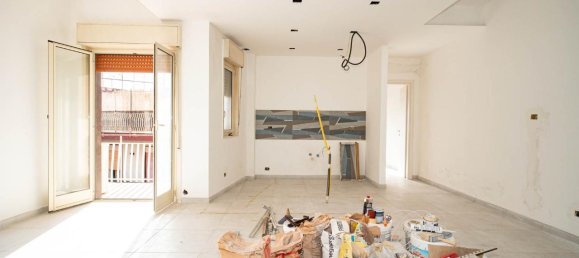 5-salle Appartement à Aci Catena, Italy No. 33354 17