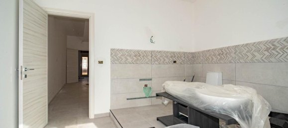 5-salle Appartement à Aci Catena, Italy No. 33354 9