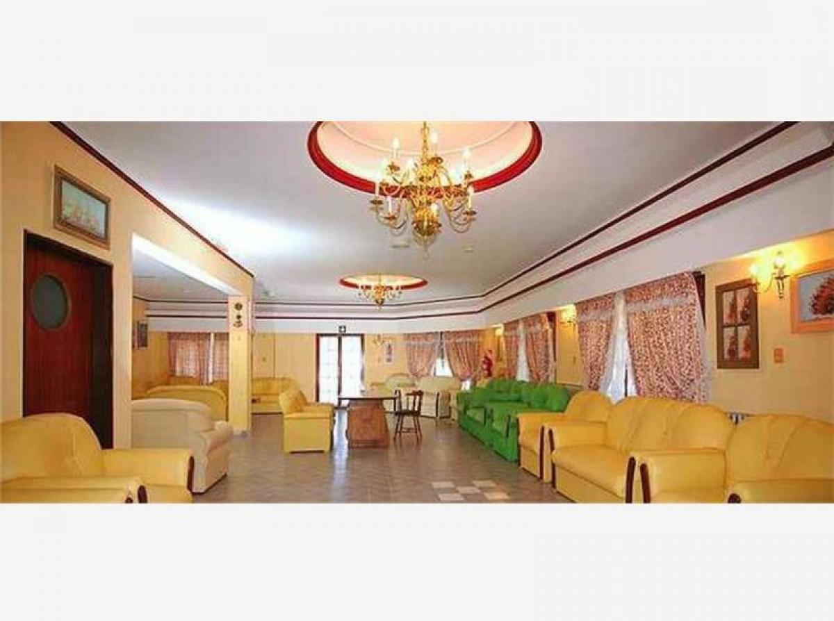 3300m² Hotel in Baradero, Argentina No. 29329