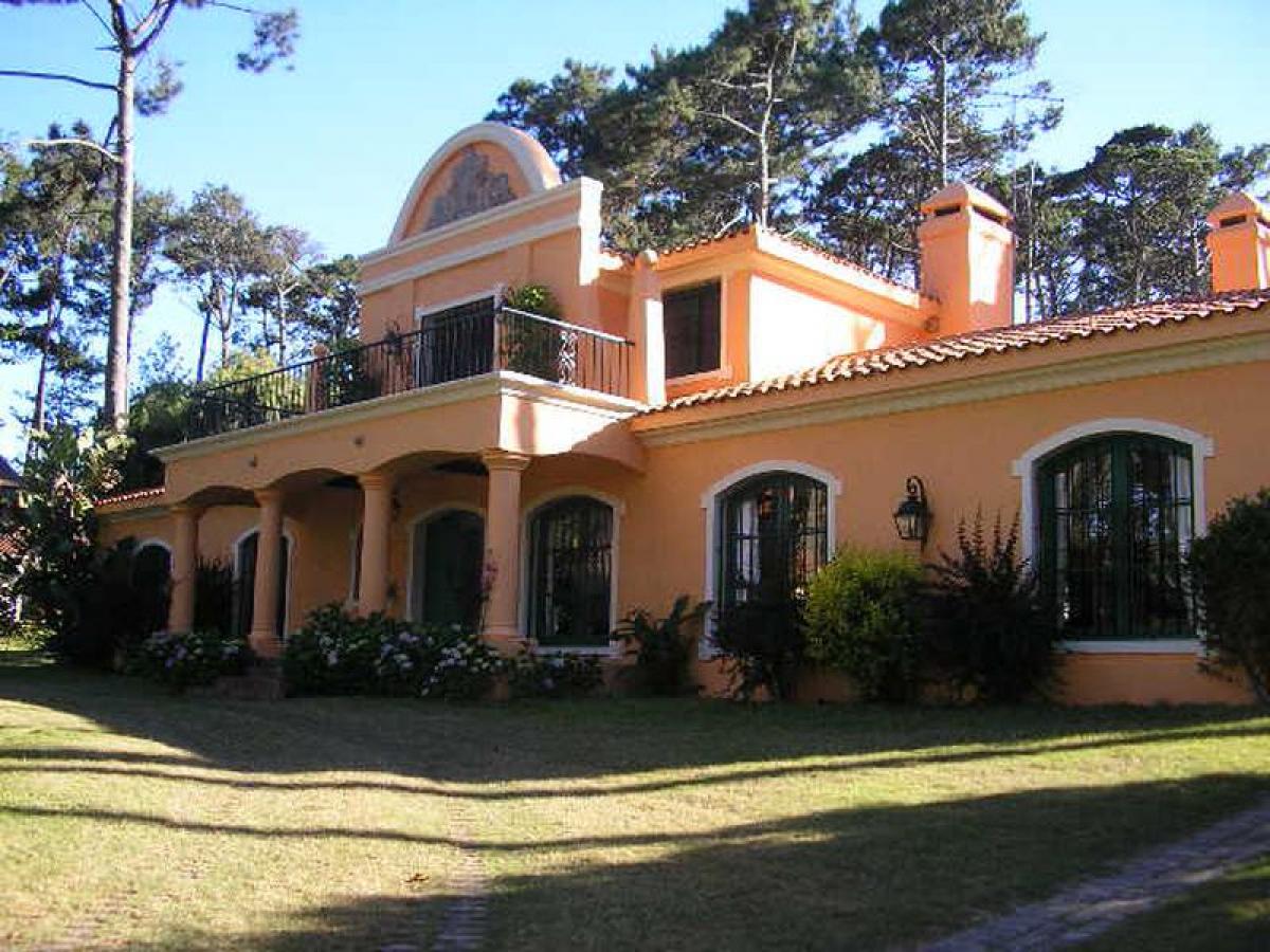 3 bedrooms House in Maldonado, Uruguay No. 7260