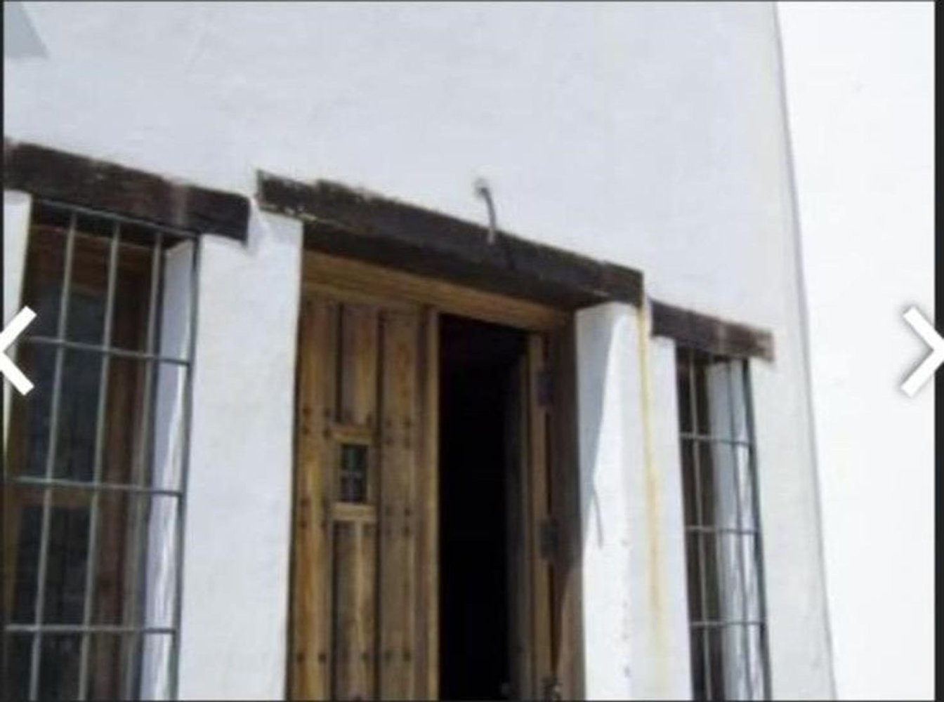 Casa de 9 dormitorios en Cómpeta, Spain No. 23246