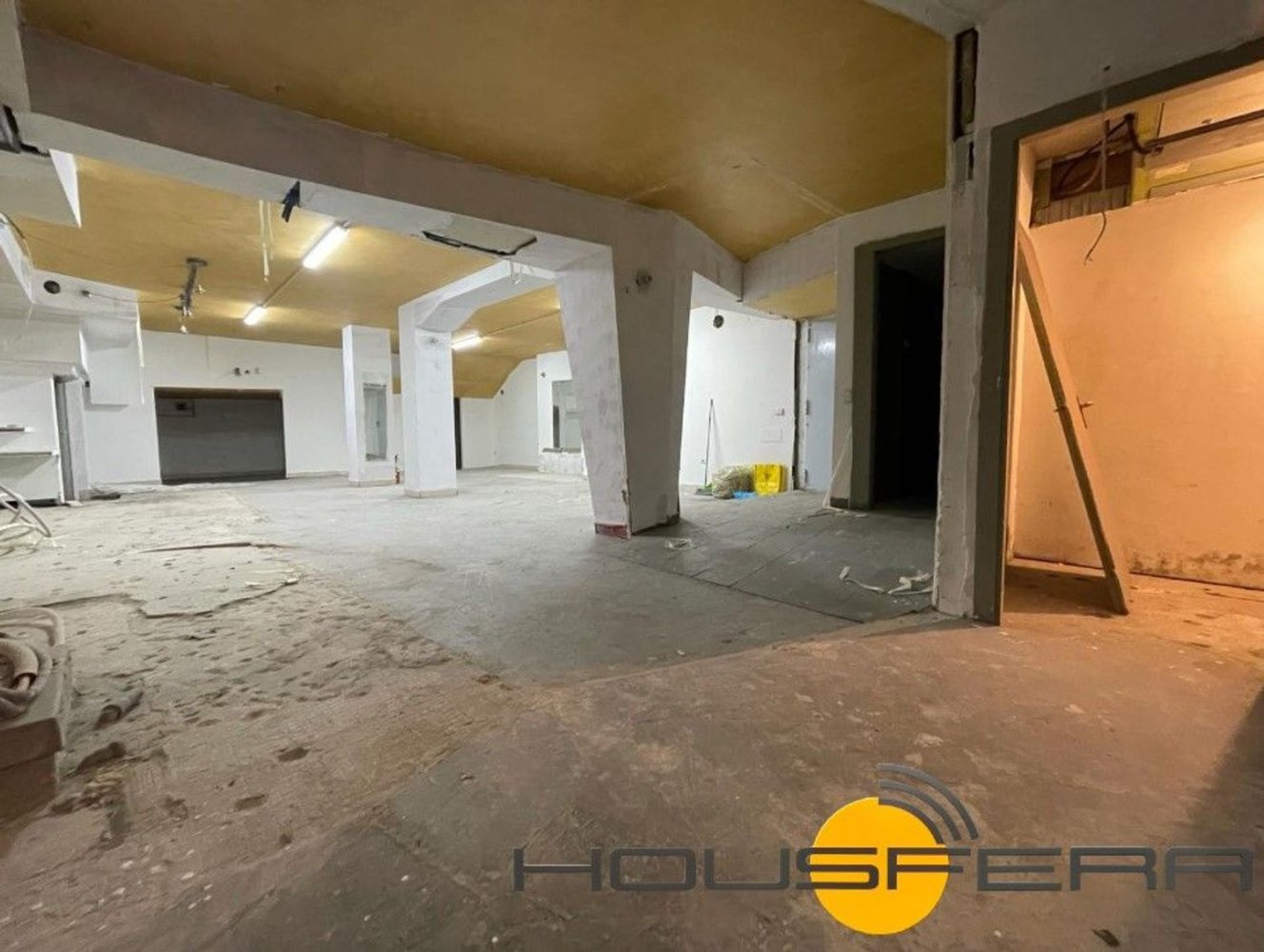 160m² Warehouse in Magenta, Italy No. 183170