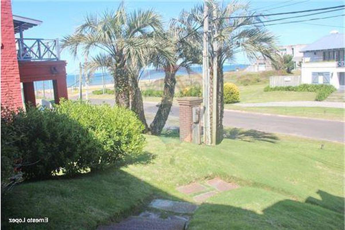 3 bedrooms House in Maldonado, Uruguay No. 10236