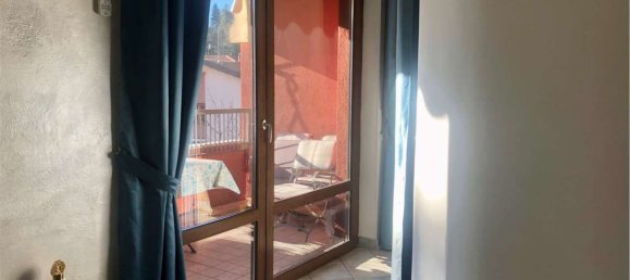 2-salle Appartement à Varese, Italy No. 113722 8
