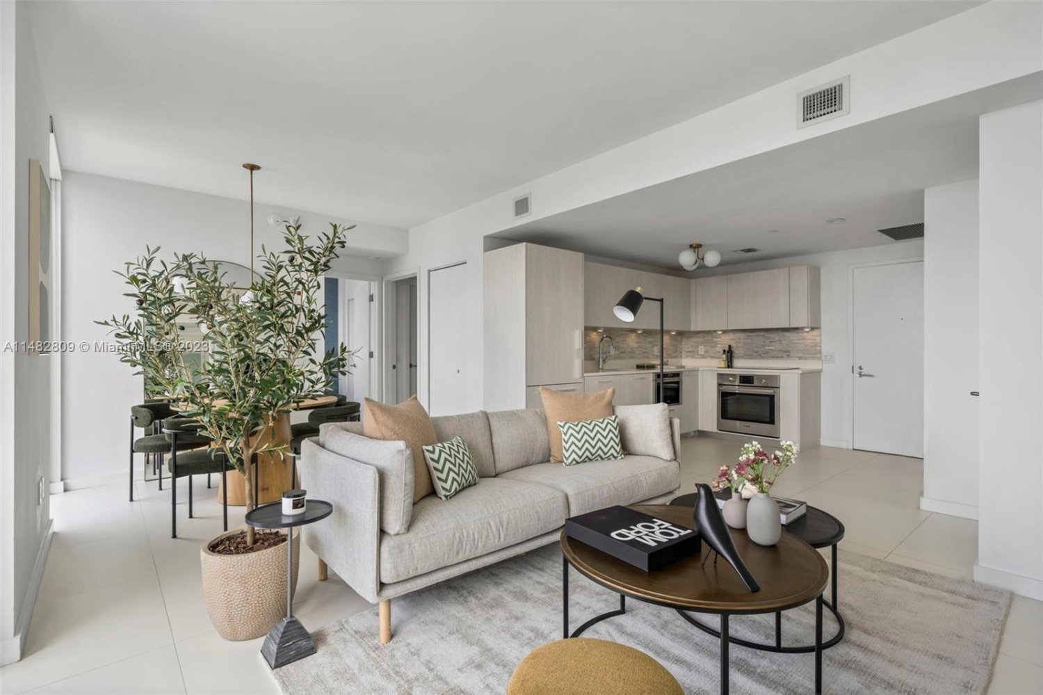 2 dormitorios propiedad comercial en alquiler en Miami, Miami-Dade, Florida, USA № 615329