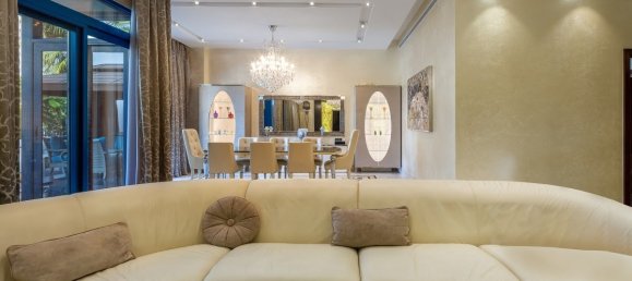 5 bedrooms Townhouse in Palm Jumeirah, UAE No. 11934 8