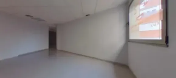 Oficina de 2 dormitorios en León, Spain No. 65738 10