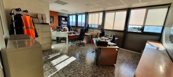  مكتب في Chaumont, France 1600متر مربع رقم 77064 9