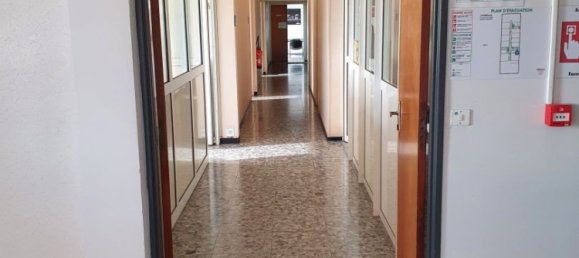  مكتب في Chaumont, France 1600متر مربع رقم 77064 10