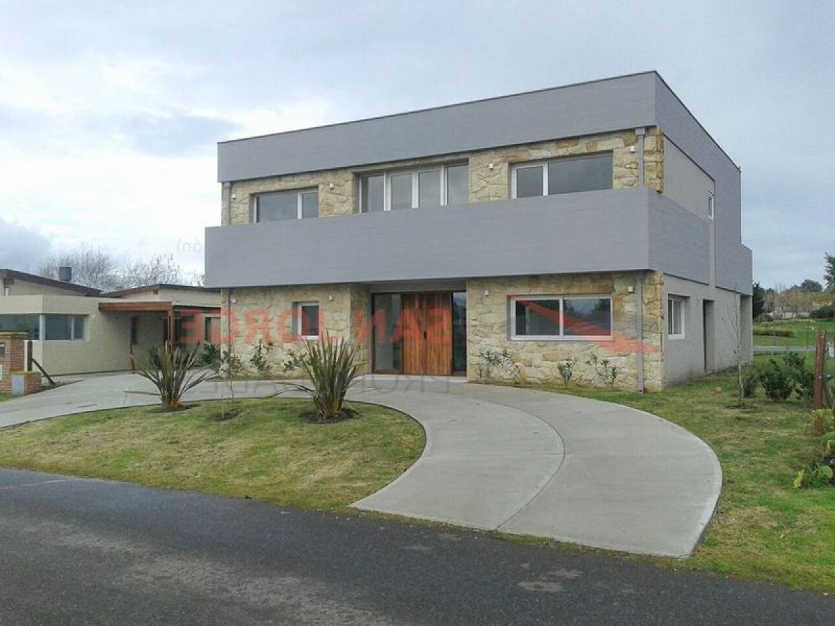 4 bedrooms House in Mar del Plata, Argentina No. 72442