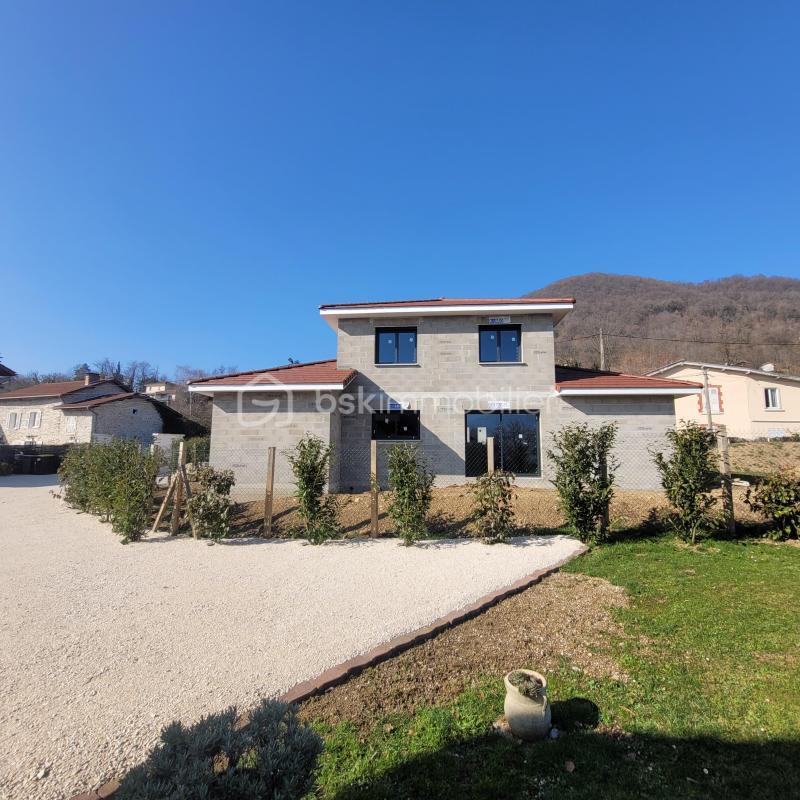 4 bedrooms Villa in Voiron, France No. 206778