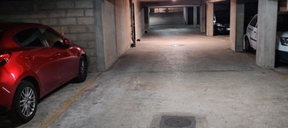  Parking in Paris, France No. 334406 3