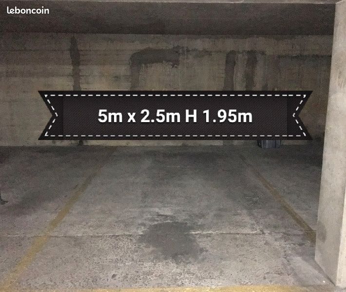  Parking in Paris, France No. 334406