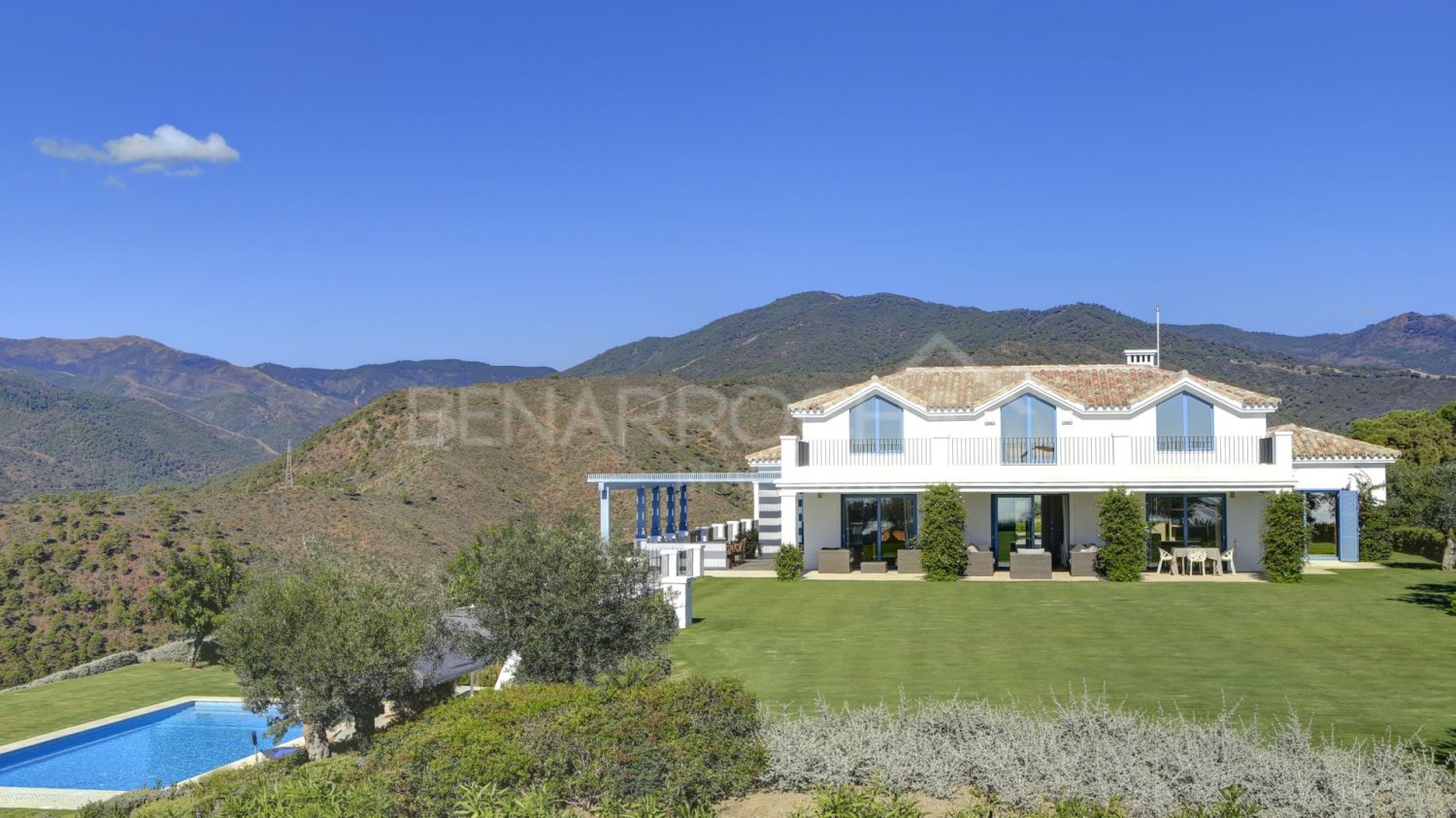 5 bedrooms Villa in Malaga, Spain No. 121292