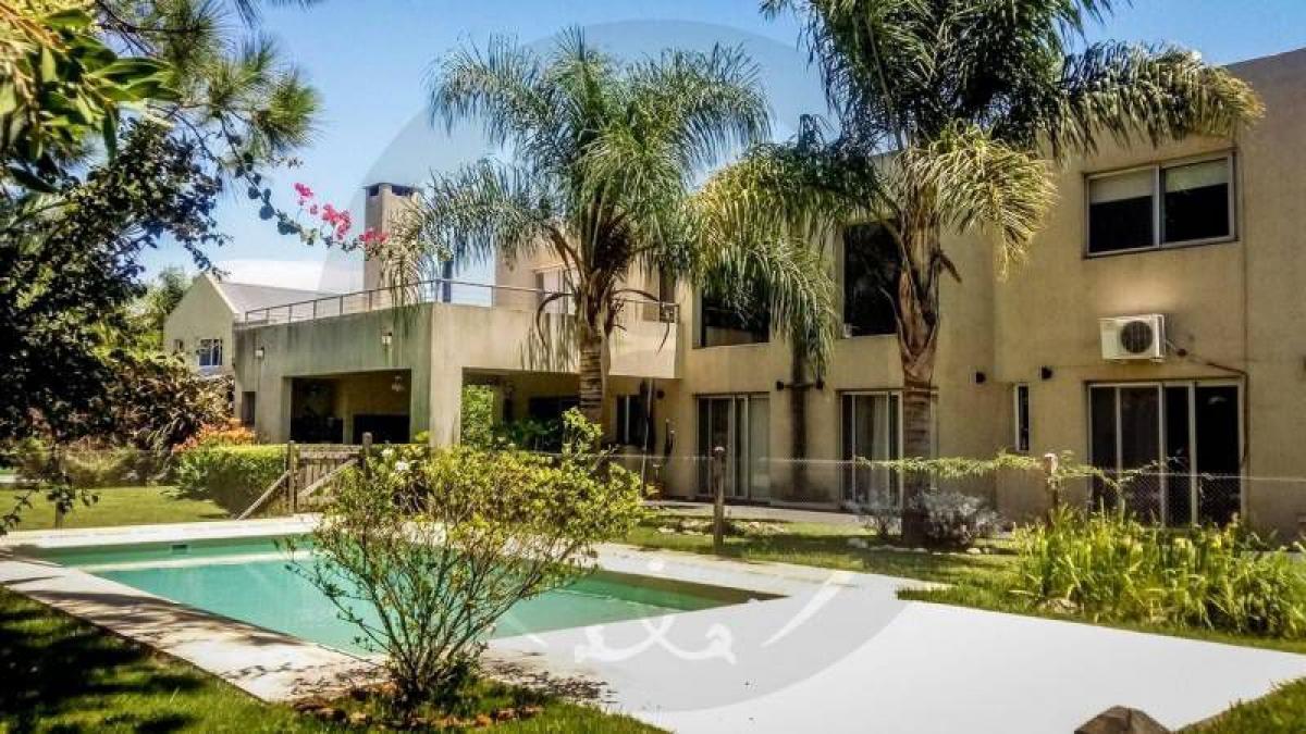 Дом с 5 спальнями в Эскобар, Аргентина № 2513