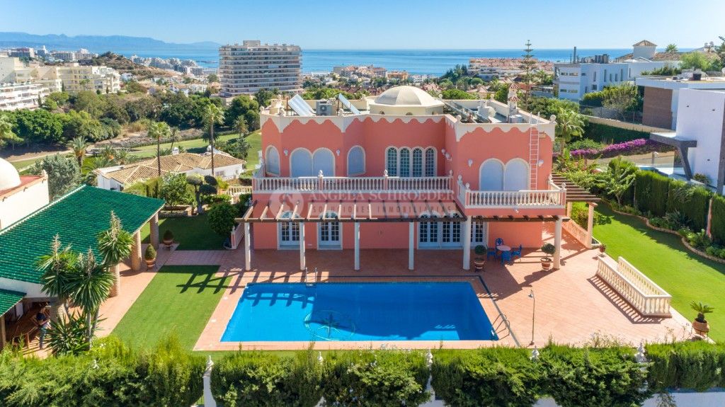 Villa de 7 dormitorios en Benalmádena, Spain No. 21545