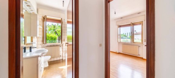 2 bedrooms Apartment in Udine, Italy No. 290760 9