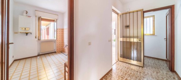 2 bedrooms Apartment in Udine, Italy No. 290760 6