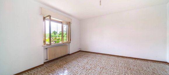 2 bedrooms Apartment in Udine, Italy No. 290760 4