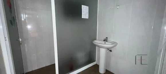 52m² Commercial property in Rio Tinto, Portugal No. 64679 7