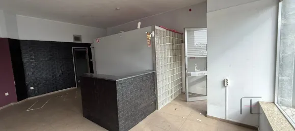 52m² Commercial property in Rio Tinto, Portugal No. 64679 3