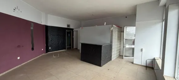 52m² Commercial property in Rio Tinto, Portugal No. 64679 5