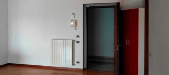 3 rooms Apartment in Dalmine, Italy No. 274278 4