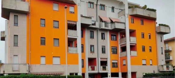 3 rooms Apartment in Dalmine, Italy No. 274278 2