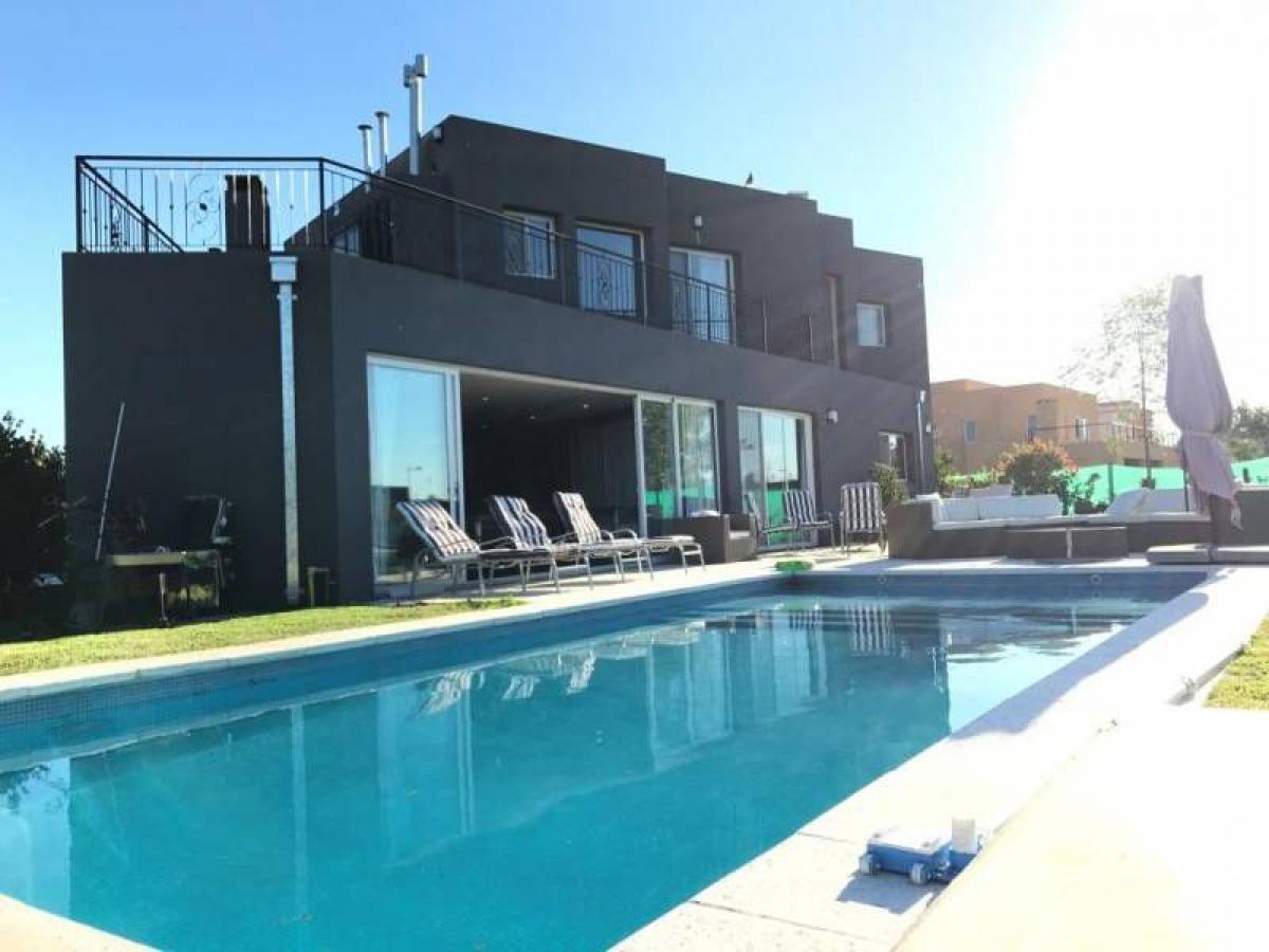 4 غرف نوم منزل في Pilar, Argentina رقم 15433