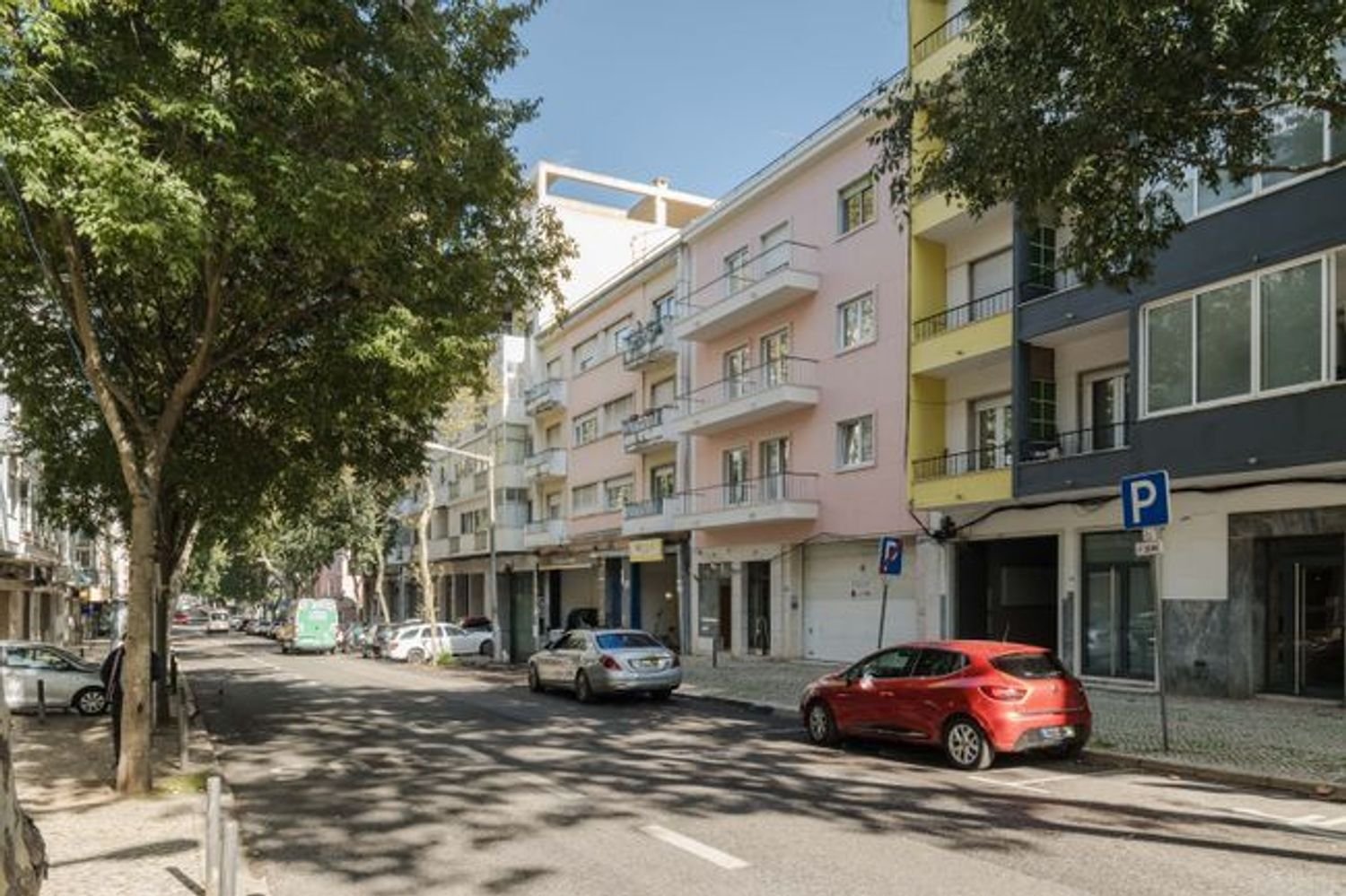 1030m² Building in Lisbon, Portugal No. 329602