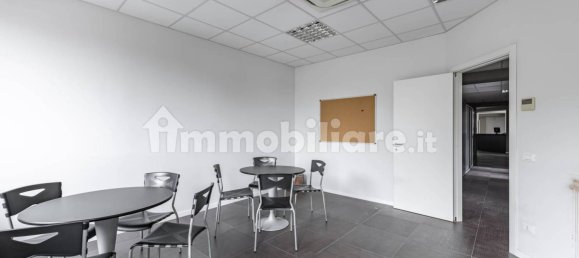5 rooms Office in Trezzano sul Naviglio, Italy No. 13204 9