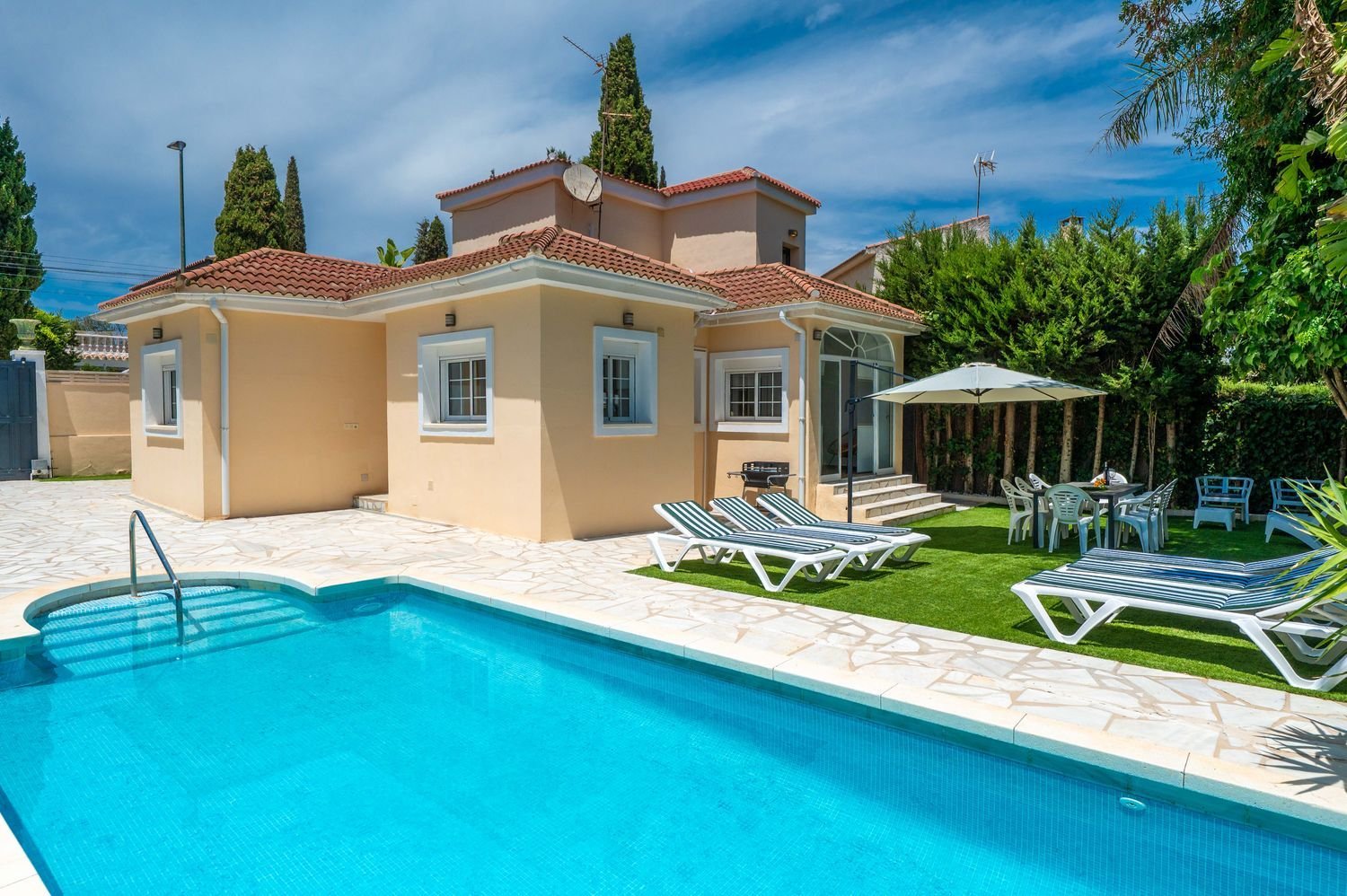 3 bedrooms House in Churriana, Spain No. 265628