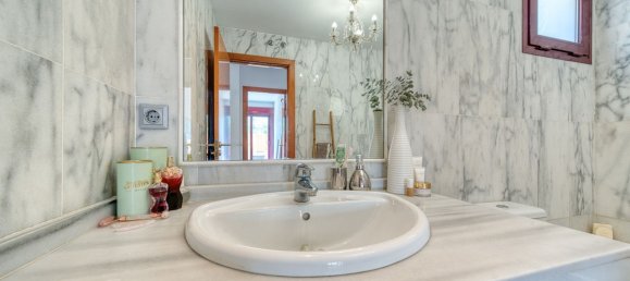 3 bedrooms Villa in Benahavis, Spain No. 253058 8