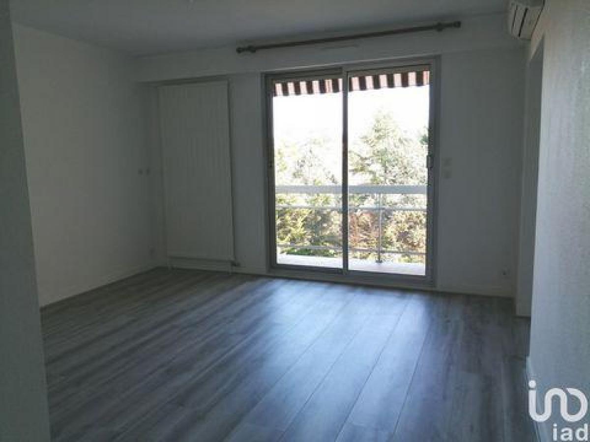 Studio in the Condo in Tours, France No. 15104