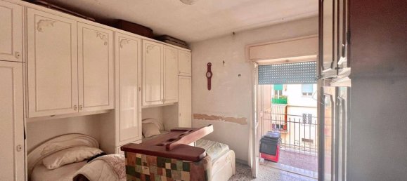 5 rooms Apartment in Sant'Antimo, Italy No. 112188 2