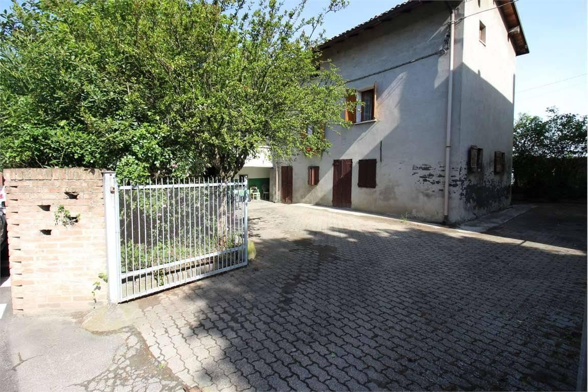 Casa de 10 habitaciónes en Fiorano Modenese, Italy No. 138765