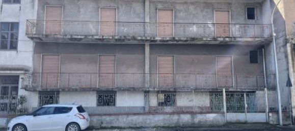 6 bedrooms House in Striano, Italy No. 99139 4