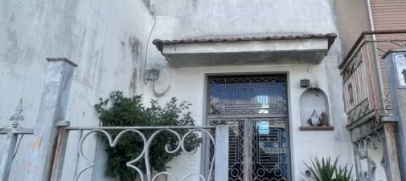 6 bedrooms House in Striano, Italy No. 99139 5