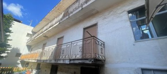 6 bedrooms House in Striano, Italy No. 99139 37