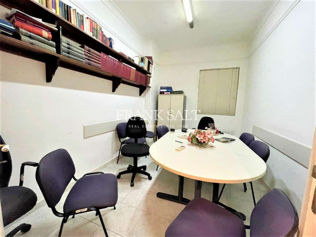 95m² Office in Valletta, Malta No. 12390