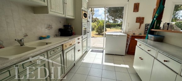 4 bedrooms House in Saint-Pierre-d'Eyraud, France No. 306710 4